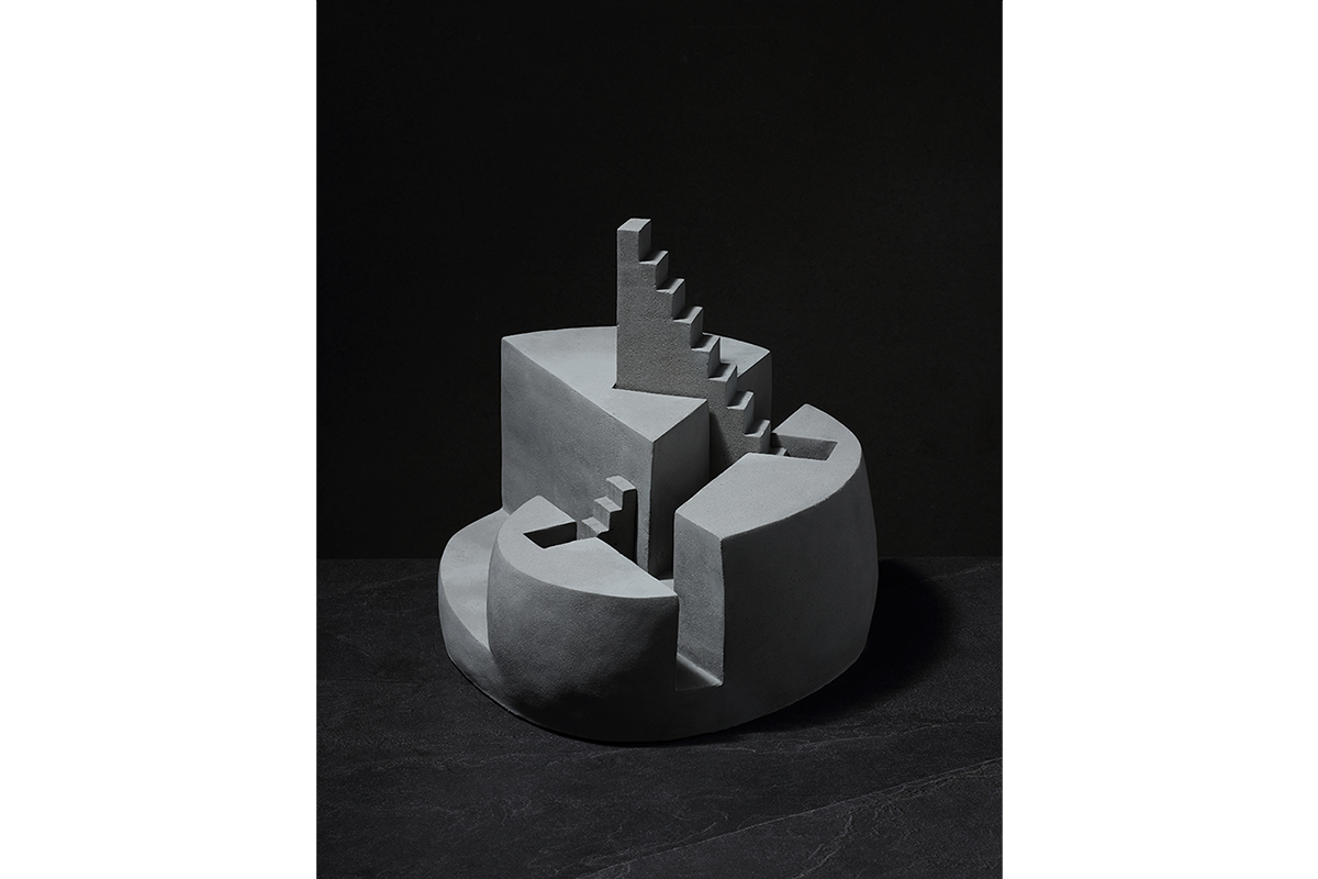 段存真　兩座樓梯　42×40×38cm-泥塑，水泥翻製研磨　2021